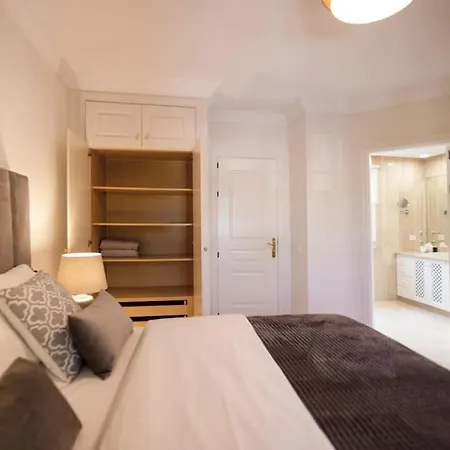 19 Duquesa Del Duque 3 Bedrooms *