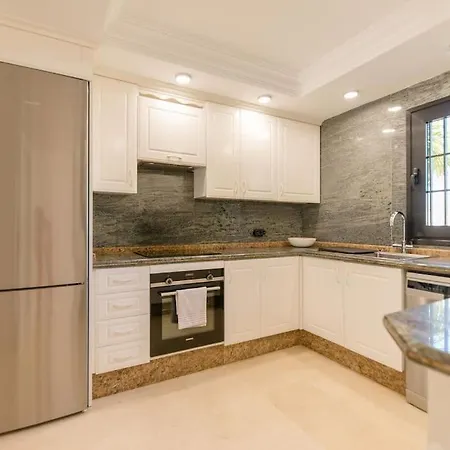 19 Duquesa Del Duque 3 Bedrooms Villa *